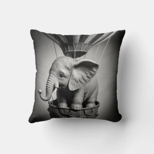 Coussin Elephant bébé dans un ballon à air chaud