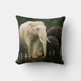 Coussin éléphant blanc avec famille