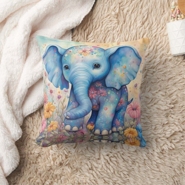 Coussin Éléphant de bébé dans un jardin pastel (Couverture)