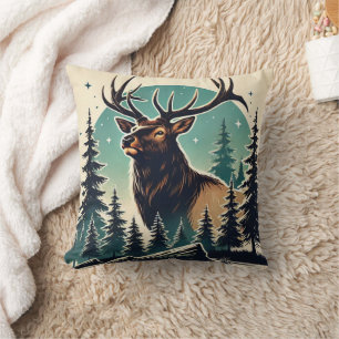 Coussin Elk dans une forêt stylisée avec ciel étoilé