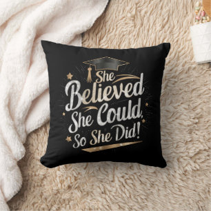 Coussin Elle a cru qu'elle pouvait donc elle l'a fait remi
