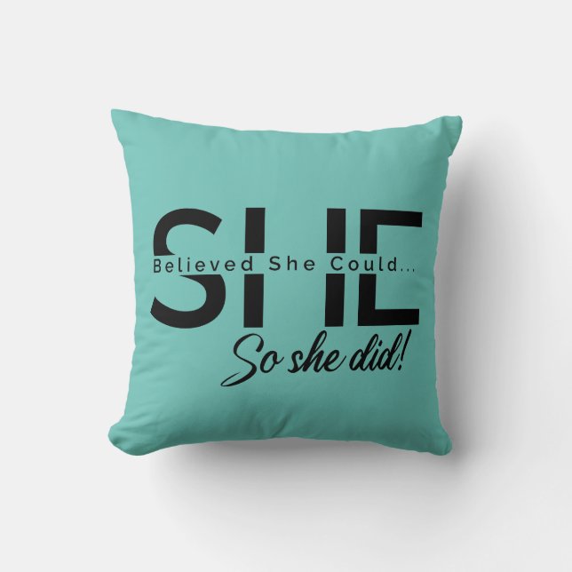 Coussin Elle Croyait Qu'Elle Pouvait Le Faire. (Recto)