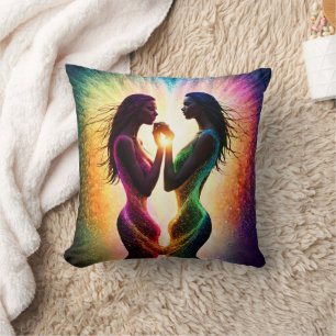 Coussin Embrace colorée de deux figures dans l'art Abstrai