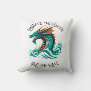 Coussin "Embrasse le Dragon, marche la vague."