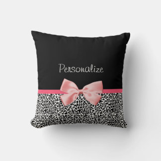 Coussin Empreinte de léopard tendance et ruban rose avec n