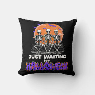 Coussin En attente d'Halloween, trois squelettes