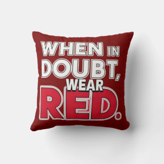 Coussin En Doute, portez le rouge