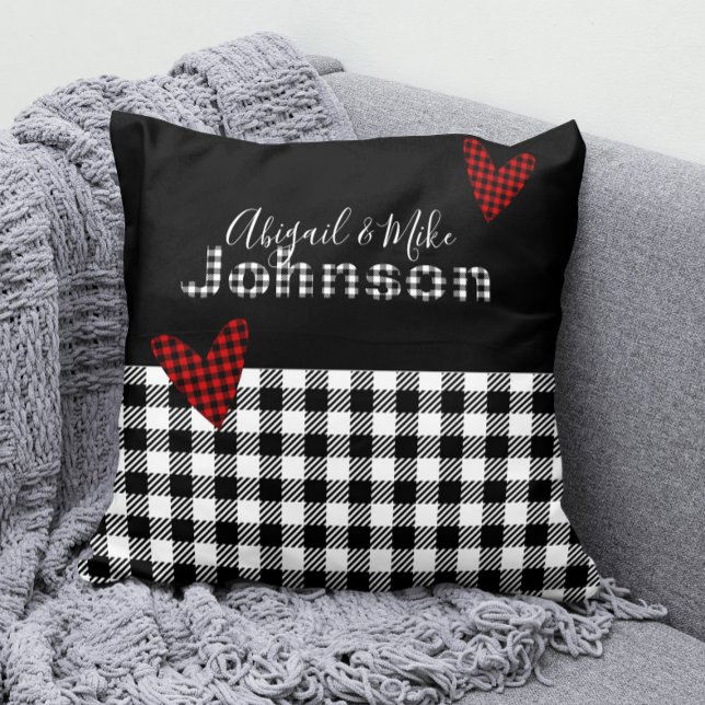 Coussin en vichy Buffalo Check Personnalisé Noir Rouge Bla (Black, White, and Red Buffalo Check Pillow Personalized with Your Family Name)