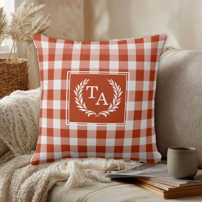 Coussin En vichy Monogramme Orange-Rouge (Orange-Red Gingham Monogram Crest Throw Pillow)