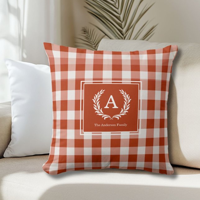 Coussin En vichy Monogramme Orange-Rouge (Orange-Red Gingham Monogram Crest Throw Pillow)