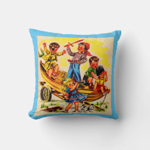 Coussin enfants jouant au pirate