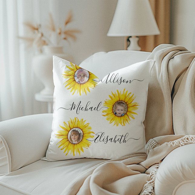 Coussin Enfants tournesol | Photo des petits enfants (Add a touch of sunshine to your décor with this pillow featuring photos of your grandchildren.)