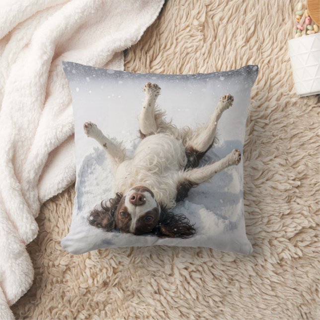 Coussin English Springer Spaniel Making a Snow Angel (Couverture)