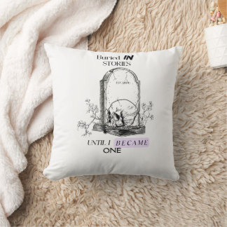 Coussin Enterré dans des histoires Art Dark Academia