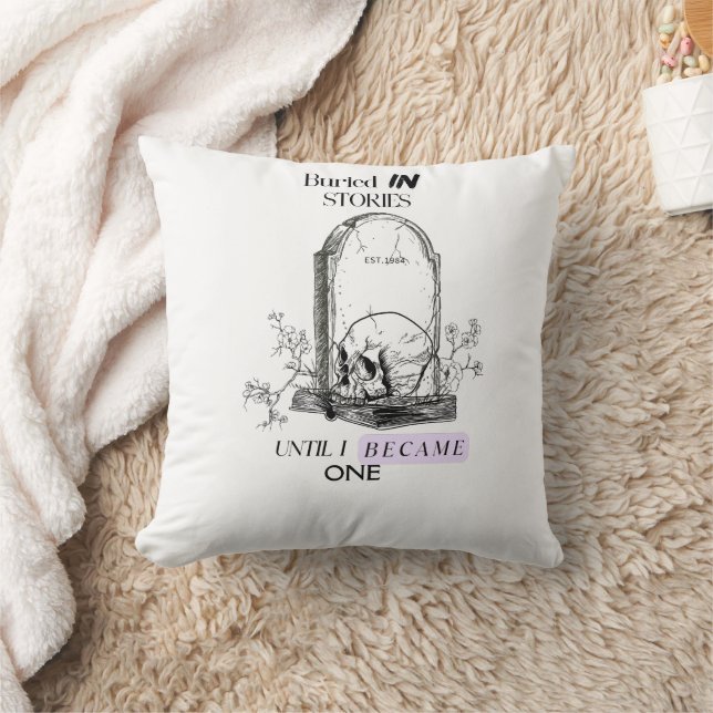 Coussin Enterré dans des histoires Art Dark Academia (Couverture)
