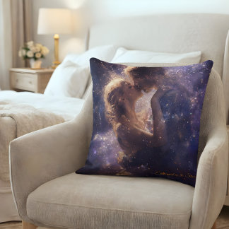 Coussin Entrelacés dans les étoiles et une étreinte d'amou