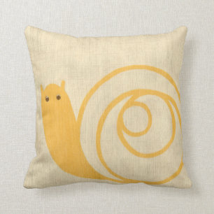 Coussin Escargot jaune sur l'arrière - plan crème