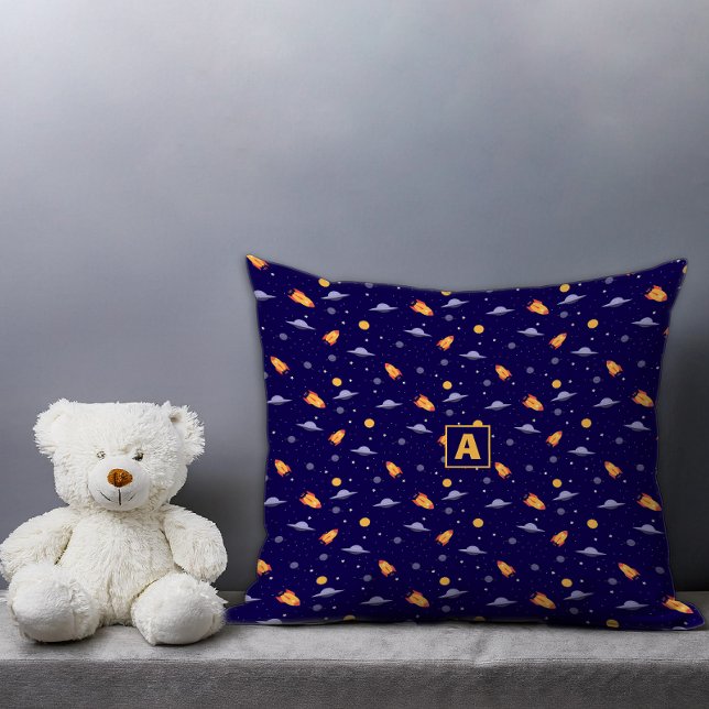 Coussin Espace de motif lavande orange bleu foncé monogram (Pattern space lavender orange dark blue monogram throw pillow.)