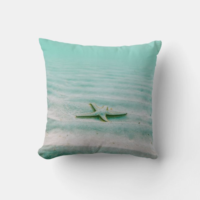 Coussin Estarfish blanche sur sable sous l'eau le matin (Recto)