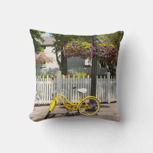 Coussin États-Unis, Michigan, île Mackinac. Vélo jaune