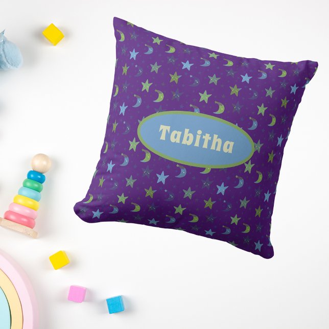 Coussin Étoiles et lunes de Whimsical sur violet Personnal (Créateur téléchargé)