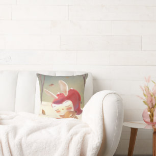 Coussin Étreinte forestière : Fille lapin serrant un petit