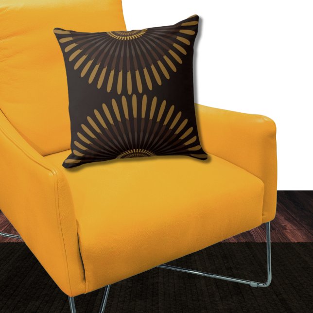 Coussin Eventail Ethnique Brun Centré Plumeux (Feathery Fan Patterned Throw Pillow)