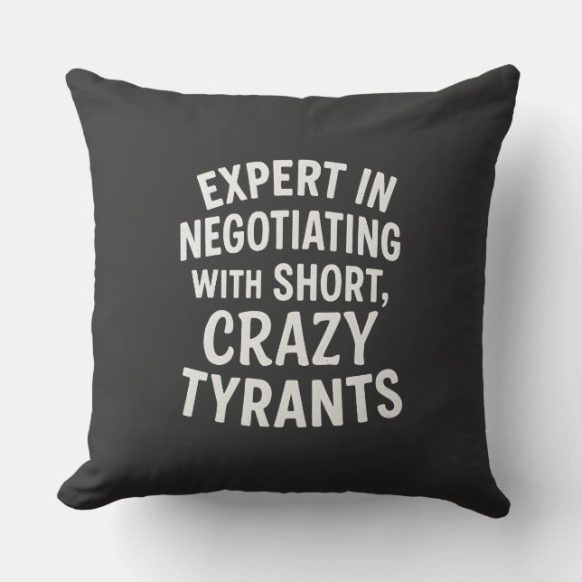 Coussin Expert en négociation avec des tyrans courts et fo (Recto)