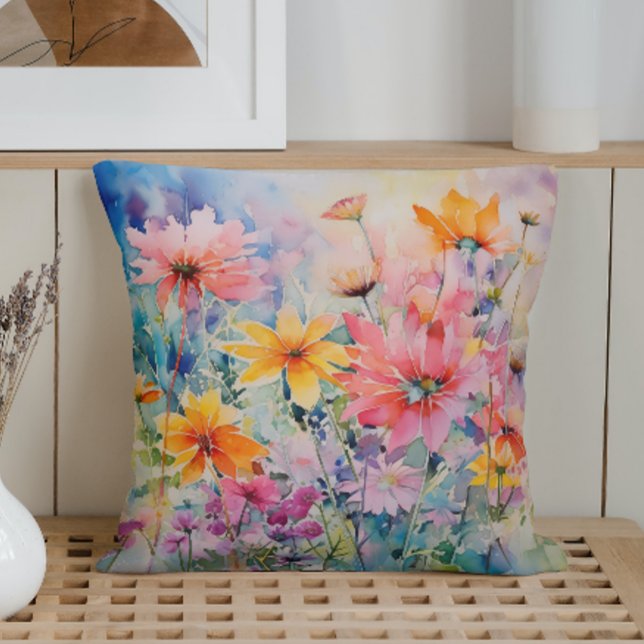 Coussin Explosion Abstraite de Fleurs Sauvages au Printemp (Créateur téléchargé)