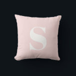Coussin extérieur rose pâle initial monogramme<br><div class="desc">Coussin extérieur Monogrammé initial rose vif. Coussin extérieure décorative avec une seule initiale. Personnalisez rapidement et facilement.</div>