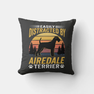Coussin Facilement distrait par Airedale Terrier Retro Dog