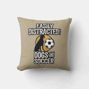 Coussin Facilement distrait par les chiens et le football