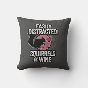 Coussin Facilement distrait par les écureuils et le vin