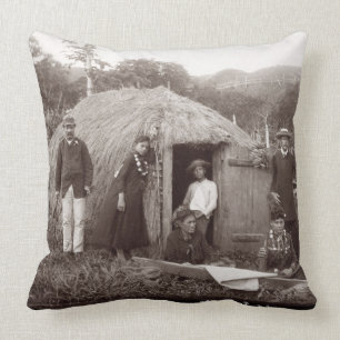 Coussin Faisant Tappa, un tissu indigène, c.1875 (photo d