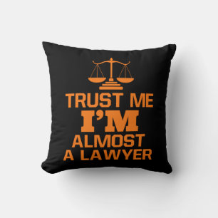 Coussin Faites-moi confiance Je Suis Presque Un Avocat