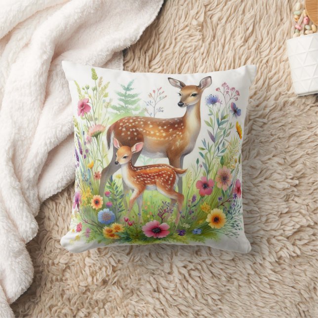 Coussin Fallow Doe Deer Fawn et Fleurs sauvages (Couverture)
