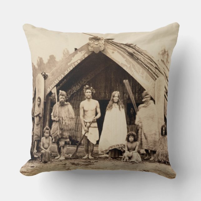 Coussin Famille maorie, Nouvelle Zélande, c.1880s (copie (Recto)