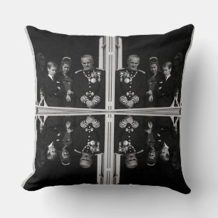 Coussin Famille princière de Monaco vintage sur le balcon