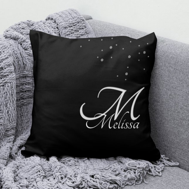 Coussin Faux Parties scintillant Argent Embossé Monogramme (Silver Monogram Pillow with Your Name and Faux Silver Glitter Confetti)