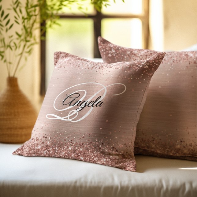 Coussin Faux rose gold pailleté brillant Monogramme fantai (Rose Gold Glitter Foil Fancy Monogram Throw Pillow)