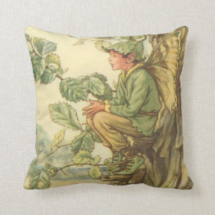 Coussin Fée d'orme ailée assise dans un arbre