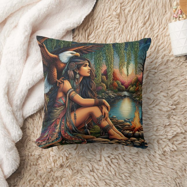 Coussin Femme Amérindienne Avec Aigle Par Rivière À Dusk (Couverture)