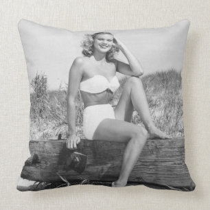 Coussin Femme dans le bikini