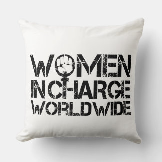 Coussin Femmes en charge dans le monde