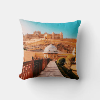 COUSSIN FENÊTRE DE MUR ROUGE