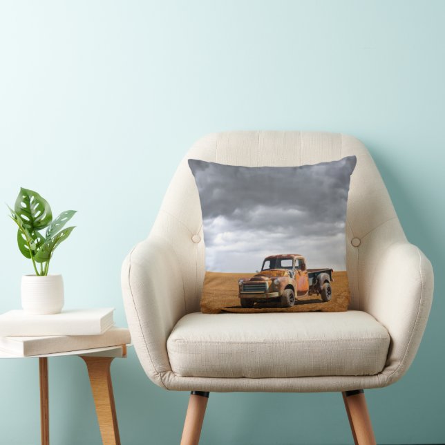 Coussin Fermes | Vieux camion en campagne (Chaise)