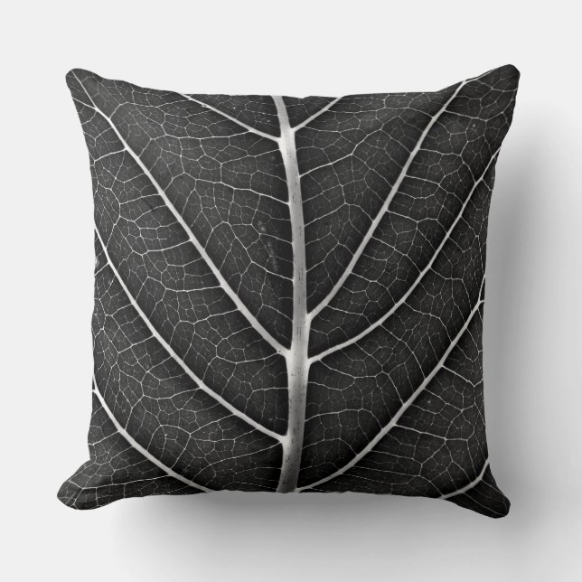 Coussin Feuille lumineuse noir et blanc en gros plan (Recto)