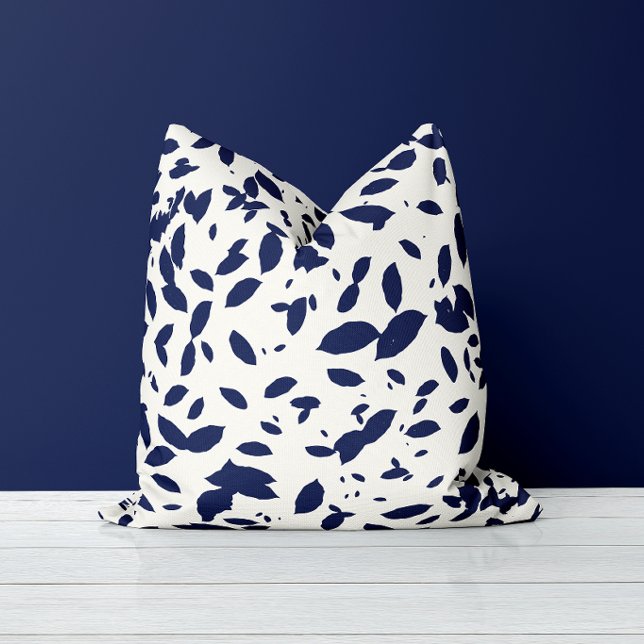 Coussin Feuille qui tombe - Botanique moderne en bleu mari (Créateur téléchargé)