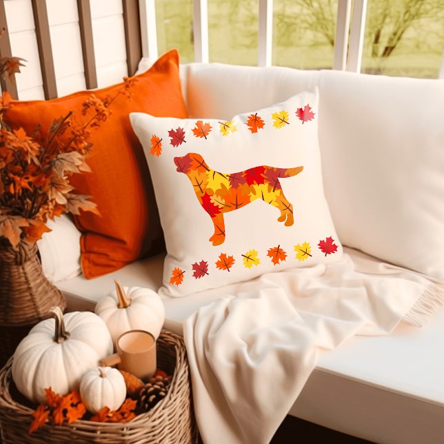 Coussin Feuilles d'automne Labrador Retriever Silhouette (Autumn Leaves Labrador Silhouette Pillow for Labrador lovers.  Gift Idea for dog moms.)