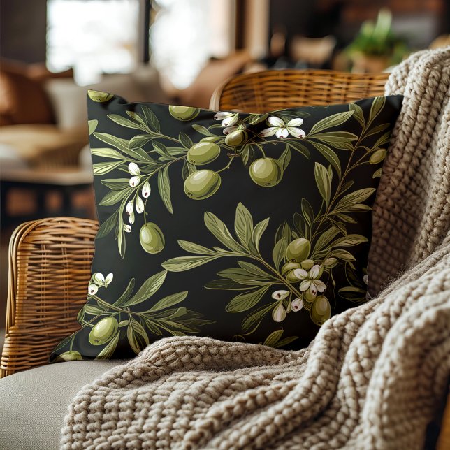Coussin Feuilles d'Olives Vertes Élégantes Botanique  (Green olives on black decorator pillow)